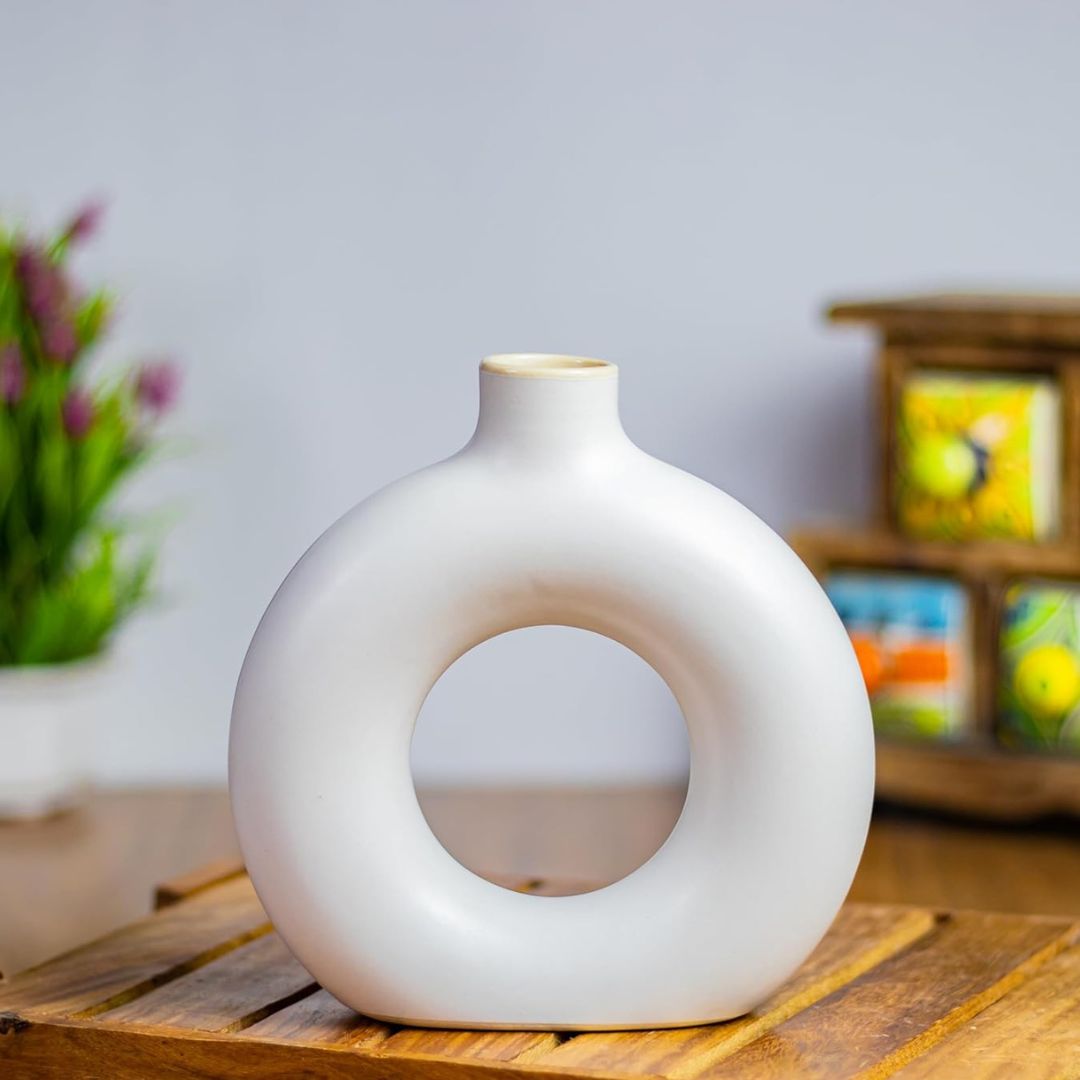 White Vase – Plastic with Ceramic Like Appearance for Indoor Flowers, Modern Centerpiece, and Minimalist Decor